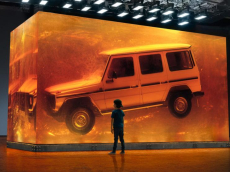 "Khối Hổ Phách Mercedes G-Class" nặng 52 tấn đã được làm như thế này