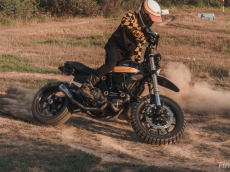 Video: Xem các biker Ducati Scrambler Hà Nội "phá xe" trăm triệu trên đường off-road
