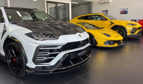 Lamborghini Aventador SVJ độc nhất nước Lào nằm lọt thỏm giữa cặp Lamborghini Urus độ khủng