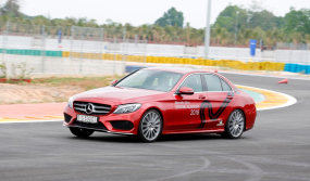 Trải nghiệm xe Mercedes-Benz, lại còn được đào tạo kỹ năng lái xe nâng cao, tại sao không?