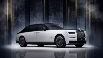 Rolls-Royce ra mắt Phantom dát vàng, giới hạn 25 chiếc, liệu có xe nào về Việt Nam?