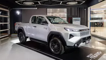 Đại lý báo thời điểm ra mắt Toyota Hilux thế hệ mới tại Việt Nam