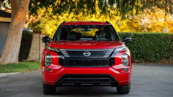 Đánh giá nhanh Nissan X-Trail 2026: Bản sao của Mitsubishi Outlander khiến không ít người bất ngờ