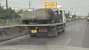 Pagani Huayra của Minh "Nhựa" bị bắt gặp vận chuyển từ Tây Ninh