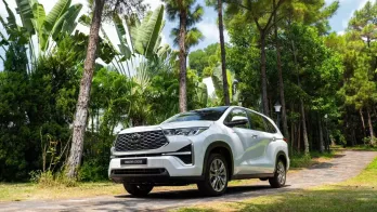 Toyota Innova Cross Hybrid chính thức được giảm giá bán xuống mức dưới 1 tỷ đồng