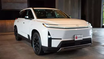 SUV gia đình Toyota Highlander lột xác thành ô tô điện, chạy tối đa hơn 500 km sau khi sạc