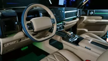 Hãng ô tô đang xây nhà máy ở Việt Nam hé lộ nội thất của xe bán tải mới với nhiều trang bị đáng chú ý