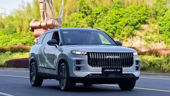 Bộ đôi xe gầm cao Jaecoo J5 và J7 có thêm phiên bản hybrid, chỉ "ăn" 5,3 lít/100 km, rộng cửa về Việt Nam
