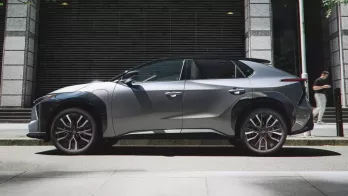 Khách hàng mua mẫu SUV điện này của Toyota được hưởng mức trợ cấp bằng nửa giá xe