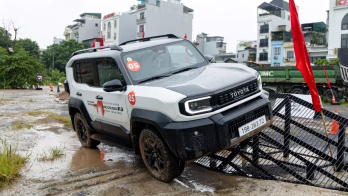 Người dùng lái thử Toyota Land Cruiser FJ: "Không như lời đồn, mua về chỉ để đi phố hơi phí"