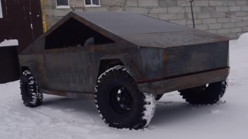Chứng kiến người Nga tự chế tạo Tesla Cybertruck nhái từ UAZ 4x4