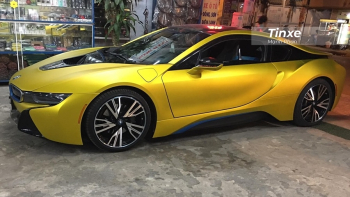 Hết trào lưu, xe thể thao BMW i8 được chủ nhân thay áo vàng nhám