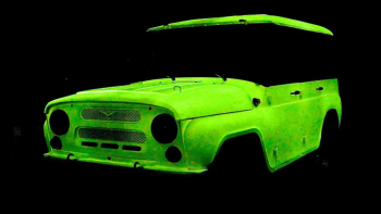 Ấn tượng trước chiếc UAZ với lớp sơn dạ quang trong bóng tối của người Nga