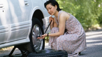 Hướng dẫn cách thay lốp xe ô tô dễ dàng, nhanh chóng