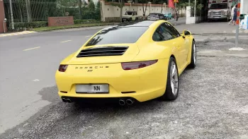 Tậu xe Porsche 911 991 gần 10 năm, anh chàng ngoại quốc này vẫn để trong garage xe ở Tp.HCM