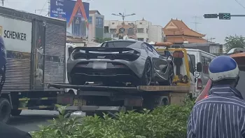 McLaren 720S Spider từng thuộc sở hữu của 2 hot mom nổi tiếng bất ngờ được dán màu lạ mắt