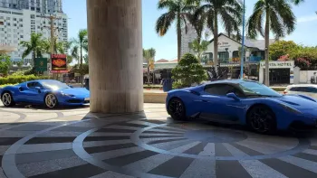 Cặp đôi siêu xe đồng màu xuất hiện tại Vũng Tàu thu hút nhiều sự chú ý