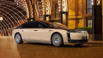 BMW 7-Series bán kém tân binh của Huawei trong phân khúc xe có giá trên 100.000 USD