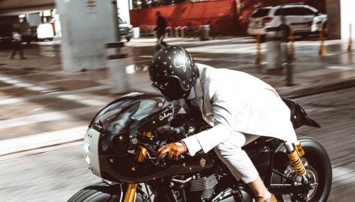 Triumph Thruxton - "Ly cà phê đậm đặc" từ bản độ của Cohn Racers