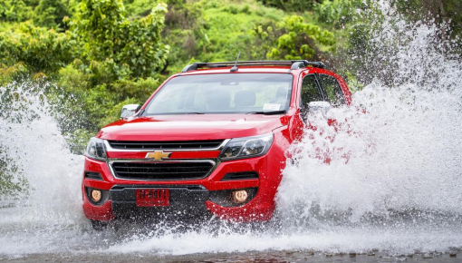 5 điều cần làm khi lái xe qua đoạn đường ngập nước