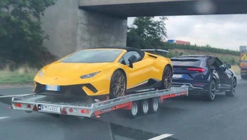 Choáng với màn dùng siêu SUV Lamborghini Urus kéo Huracan Performante Spyder