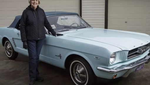 Mua chiếc Ford Mustang đầu tiên trên thế giới, người phụ nữ không biết mình sở hữu một gia tài