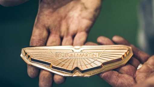Bên trong nhà máy 199 năm tuổi chuyên chế tạo logo cho Aston Martin