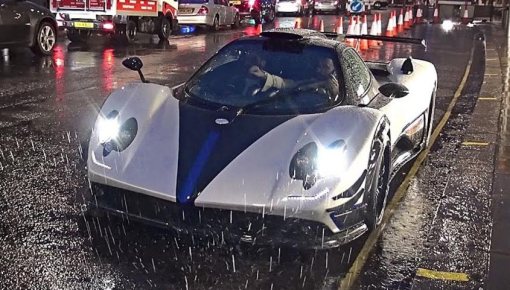 Hàng độc Pagani Zonda Riviera bị bắt gặp "tắm mưa" trên đường phố London