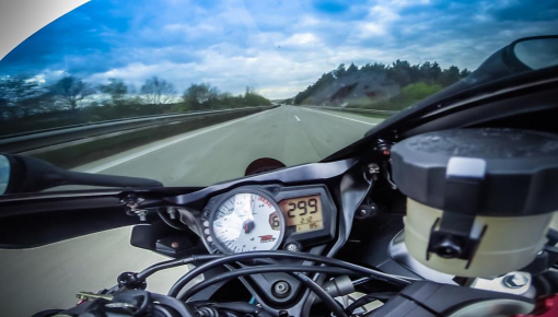 Vì sao tốc độ tối đa của những chiếc xe 2 bánh được giới hạn ở 299 km/h?