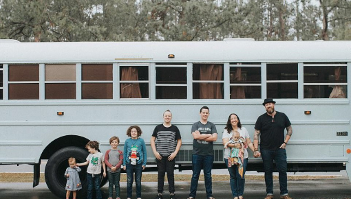 Biến xe buýt thành nhà di động, cả gia đình đi vòng quanh nước Mỹ