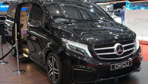 Mercedes-Benz V-Class Treasure Edition - Mẫu xe van siêu sang phù hợp cho một "ông vua"