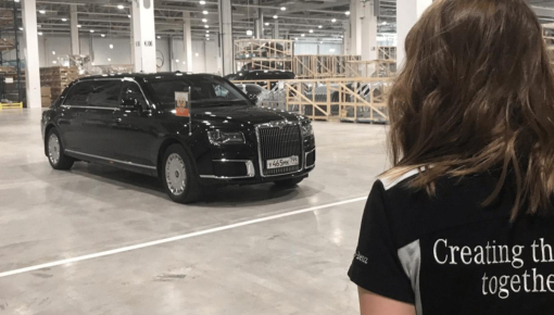 Tổng thống Nga đến dự lễ khánh thành nhà máy Mercedes-Benz bằng xe bọc thép Aurus Senat Limousine