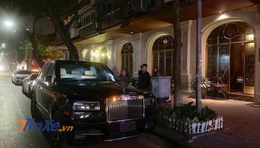 "Viên kim cương" Rolls-Royce Cullinan thứ 3 tại Việt Nam bất ngờ dạo phố đêm Hà Thành