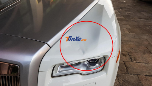 Xót xa với hình ảnh chiếc xe siêu sang Rolls-Royce Ghost xuất hiện tại Quảng Nam với vết móp khá lớn