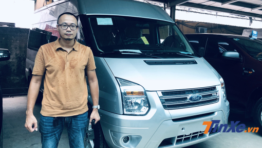 Làm sao để thoát ra khỏi một chiếc xe ô tô bị khoá kín?