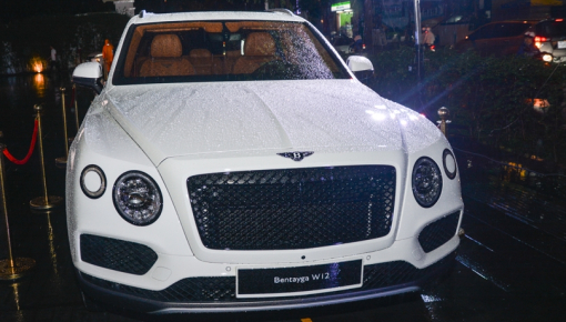 Khám phá chiếc Bentley Bentayga mang gói nâng cấp Black Specification hiếm hoi tại Việt Nam