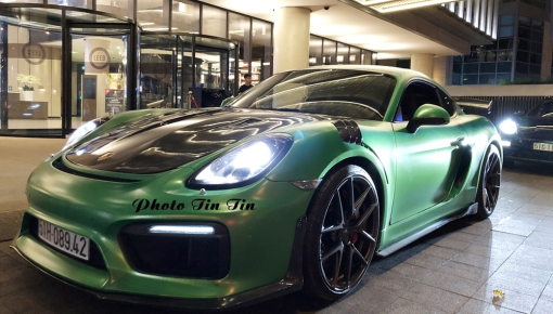 Porsche Cayman độ phong cách xe đua ở Sài thành nhưng màu sơn "lột" mới là điểm gây chú ý
