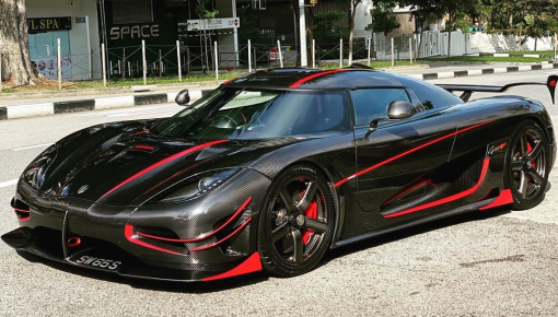 Video: Koenigsegg Agera RS Full Carbon trên đường phố Singapore