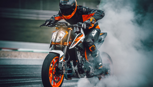 KTM 890 Duke R với 4 chế độ lái, sức mạnh 121 mã lực chuẩn bị được bán chính thức ra thị trường