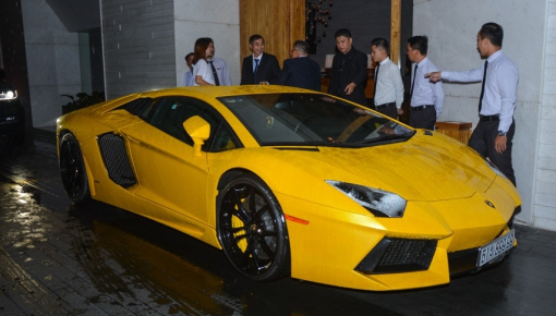 Giá xe Lamborghini Aventador LP700-4 và khuyến mãi mới nhất 2024
