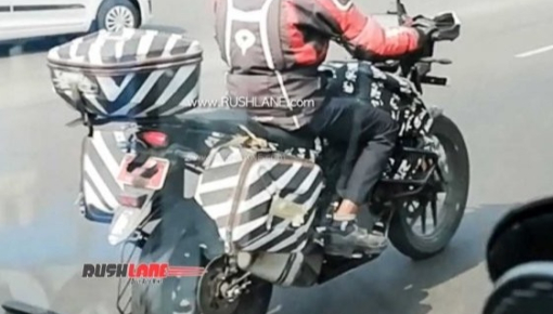 KTM 250 Adventure sẽ có phụ kiện thùng chứa đồ bằng nhựa cứng phía sau