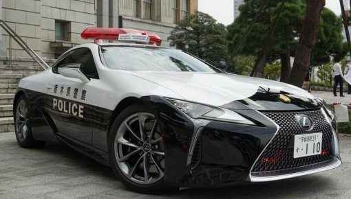 Hết Nissan GT-R, đại gia tiếp tục chơi lớn khi quyên góp Lexus LC 500 cho cảnh sát Nhật Bản