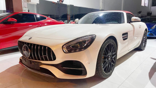 Chính thức có mặt trong Nam, Mercedes-AMG GT Roadster khoe dáng cùng dàn siêu xe "khủng"
