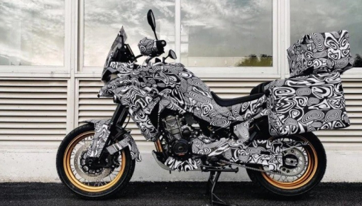 Cận cảnh xe Adventure "giá rẻ" của Trung Quốc trang bị động cơ KTM 790