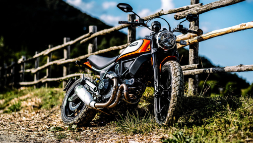 Để xe trong hầm chung cư, xe mô tô Ducati Scrambler bị kẻ gian "luộc" đồ, thiệt hại hơn 50 triệu đồng