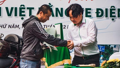 Xuyên Việt bằng xe 2 bánh không tốn tiền xăng, bạn đã thử chưa?