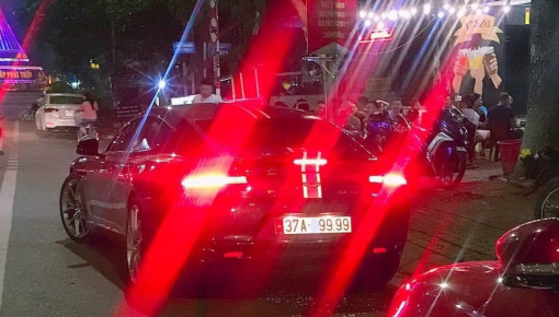 "Nữ hoàng" Aston Martin Rapide S độc nhất Nghệ An đeo biển tứ quý 9 khiến không ít người xuýt xoa