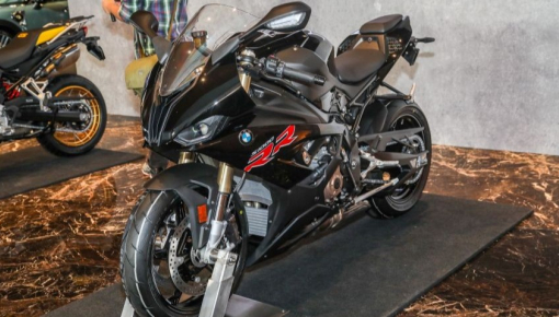 Siêu mô tô BMW S1000RR bán ra tại Malaysia, giá cao nhất 786 triệu đồng