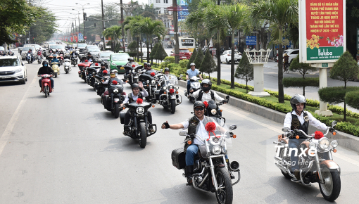 Dàn xe Harley-Davidson đón dâu hoành tráng với Ford F-150 hộ tống