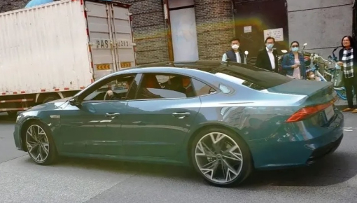 Audi A7L 2021 - phiên bản kéo dài của A7 Sportback - lộ diện trước ngày ra mắt